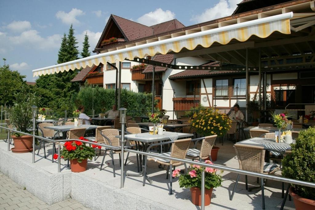 Landgasthof Loewen Neubulach Extérieur photo